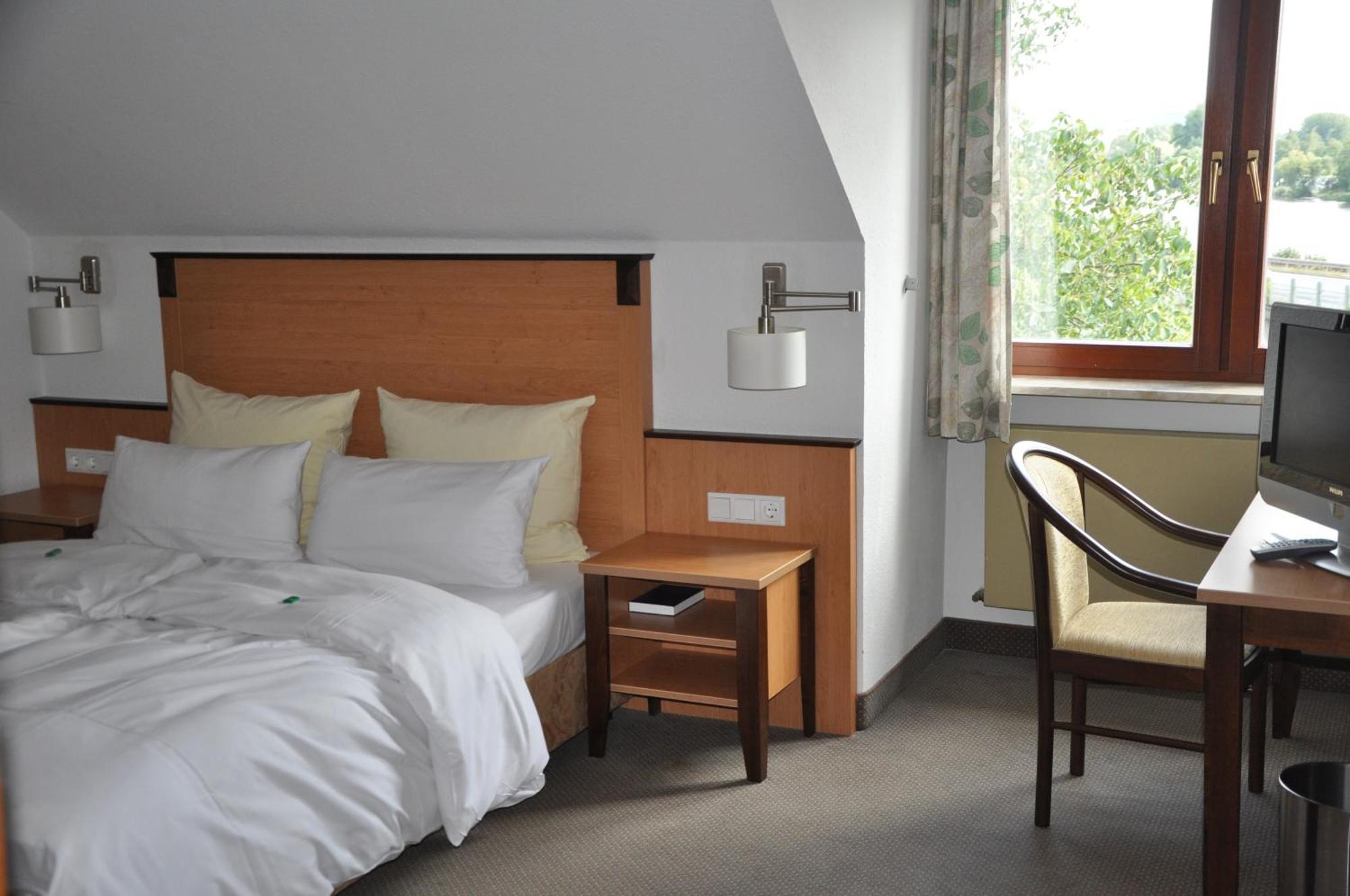 Hotel Gasthof Vogelsang Zellingen Extérieur photo